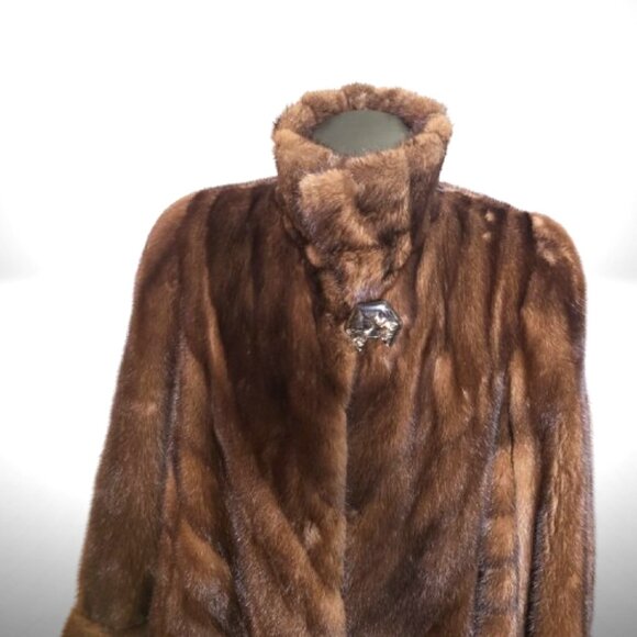 Adriana Furs Genuine Fur Coat – Made in Canada – Size 10–14 (Roomy) – Excellent - Picture 12 of 16